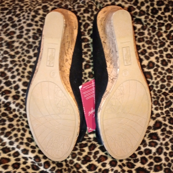 NWT ( sz.8 ) Dexflex Black Peep Toe Bowed Wedges - Picture 6 of 6